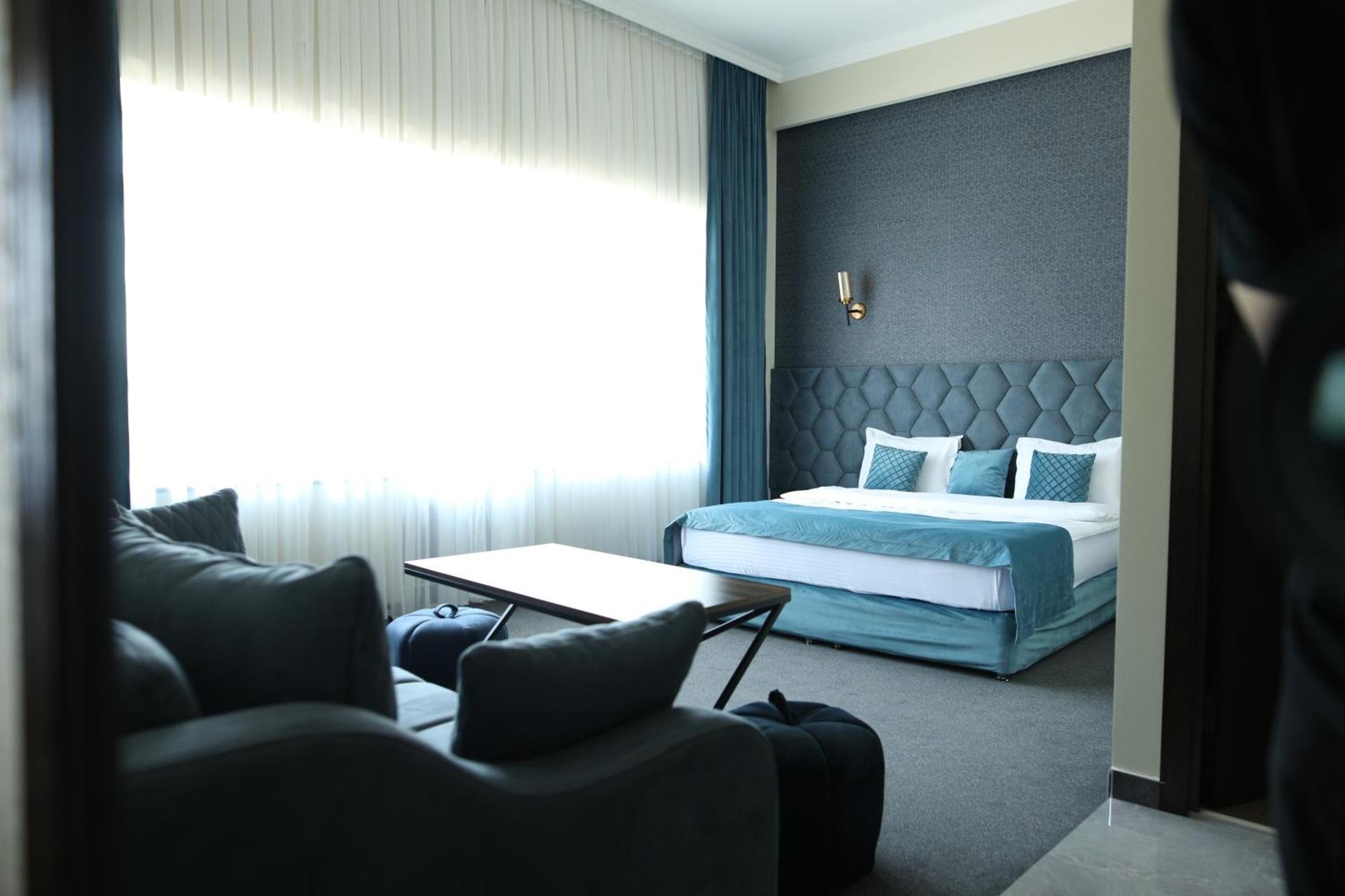 Bmg Hotel By Grigoryans Group ゴリス エクステリア 写真