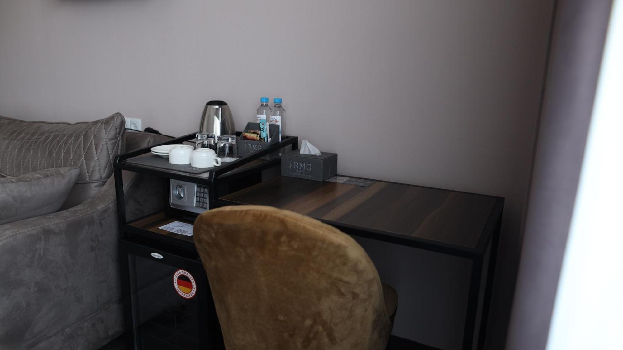 Bmg Hotel By Grigoryans Group ゴリス エクステリア 写真