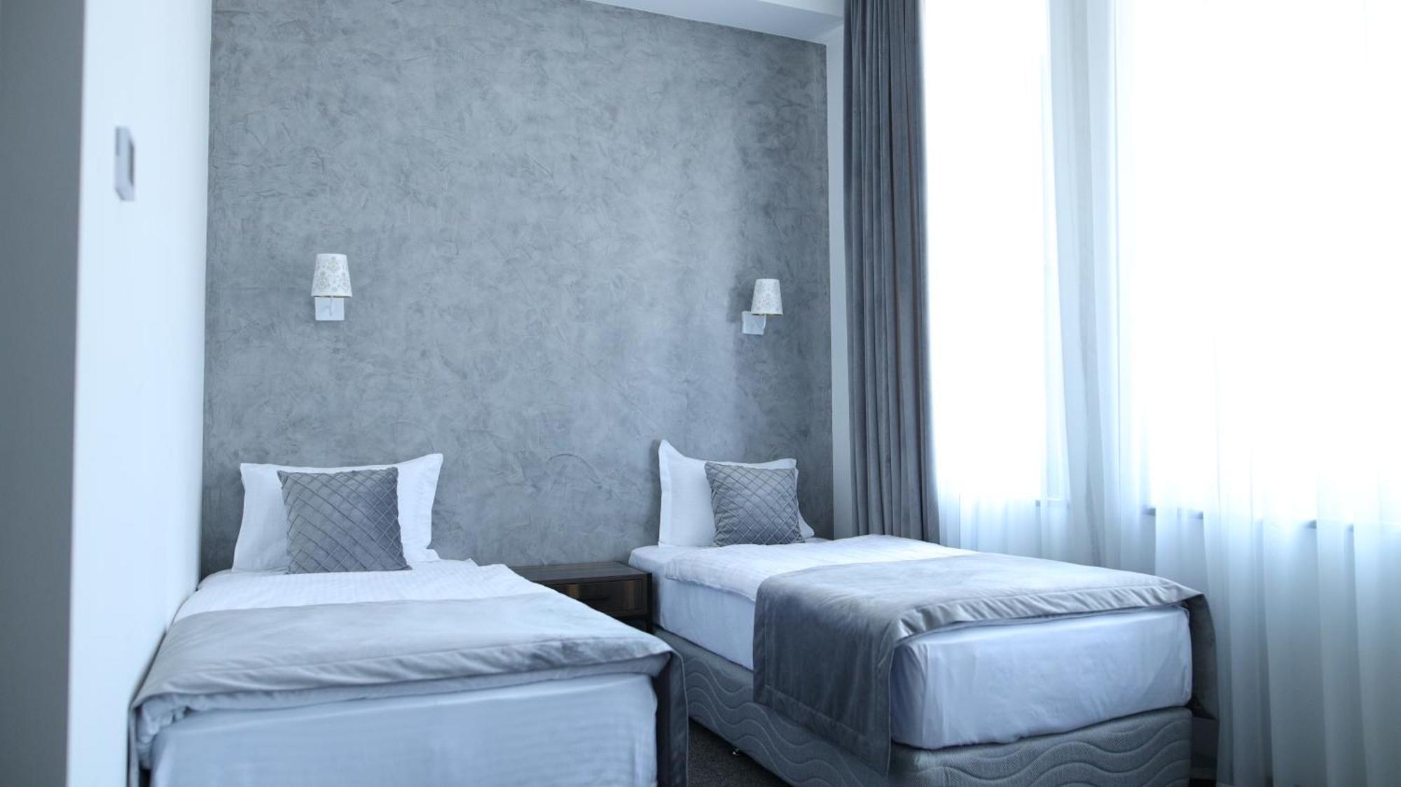 Bmg Hotel By Grigoryans Group ゴリス エクステリア 写真