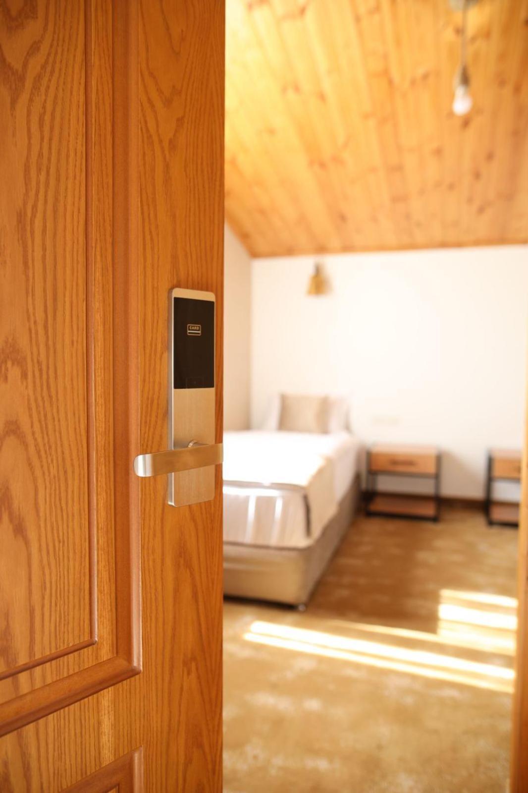 Bmg Hotel By Grigoryans Group ゴリス エクステリア 写真