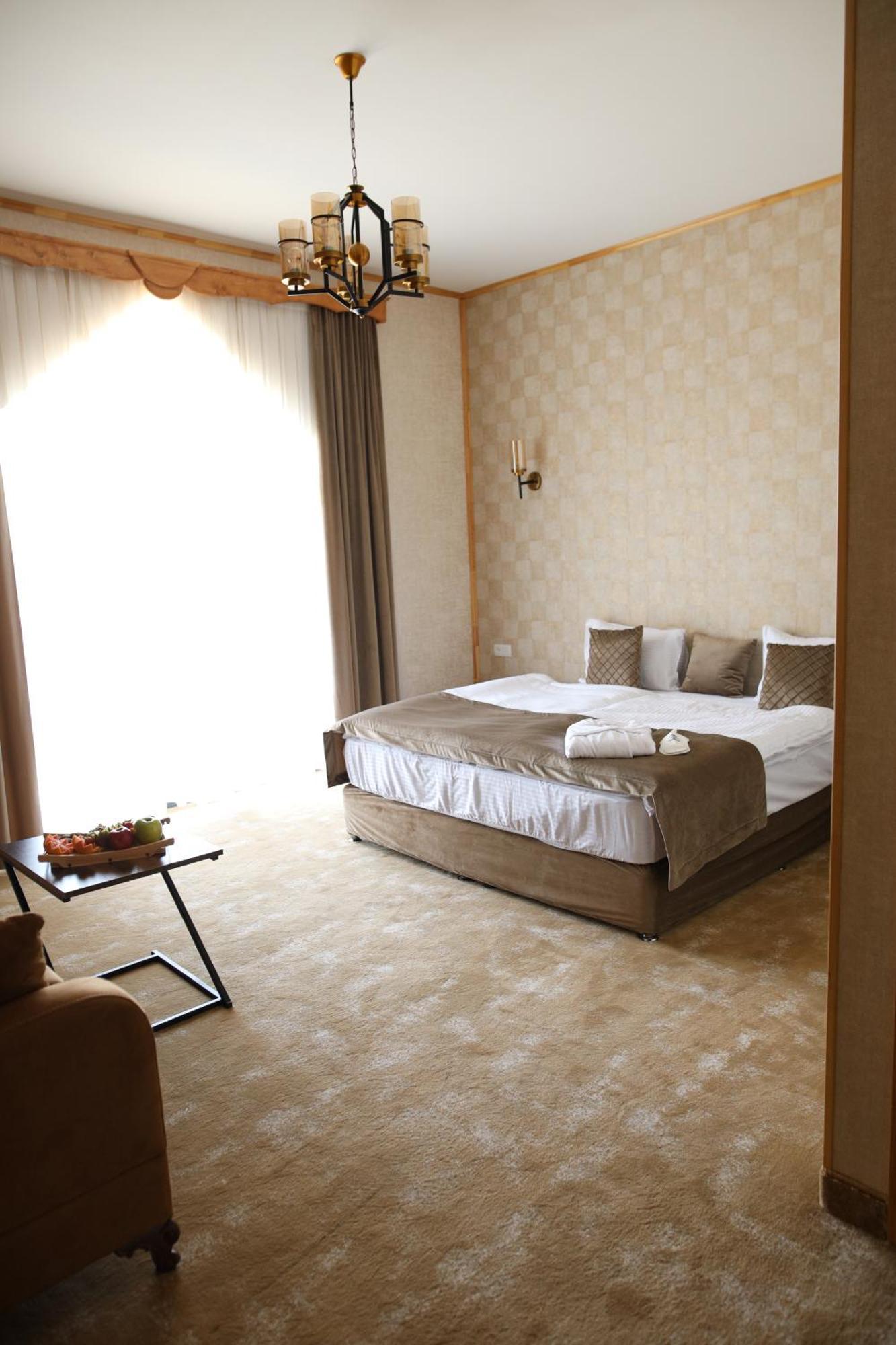 Bmg Hotel By Grigoryans Group ゴリス エクステリア 写真
