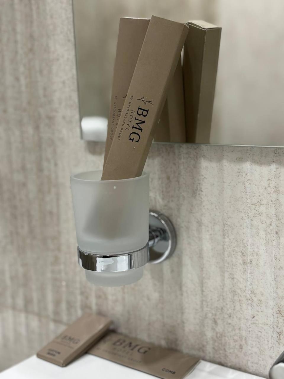 Bmg Hotel By Grigoryans Group ゴリス エクステリア 写真